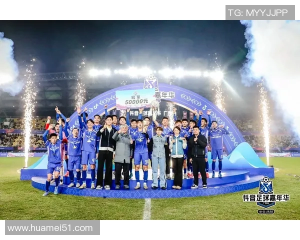 抖音爆红足球女星引热议 打破性别界限勇闯球场展现无限魅力