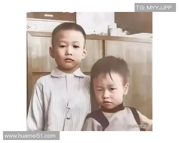 从童年到巨星见证足球球星成长的珍贵合影瞬间